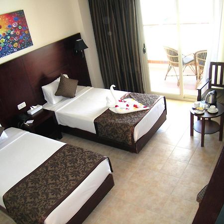 Royal Brayka Beach Resort อาบูดาบับ ภายนอก รูปภาพ