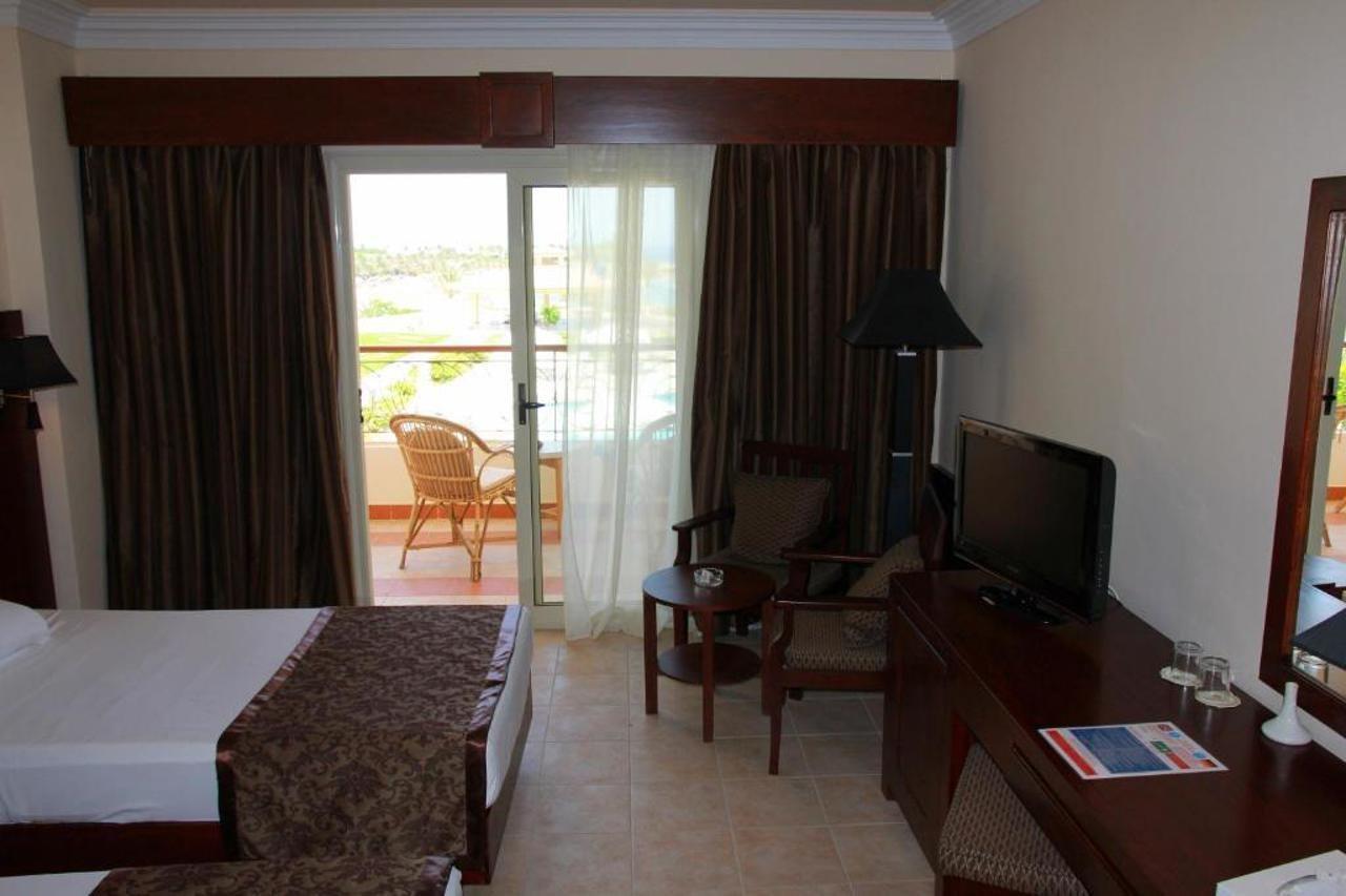 Royal Brayka Beach Resort อาบูดาบับ ภายนอก รูปภาพ