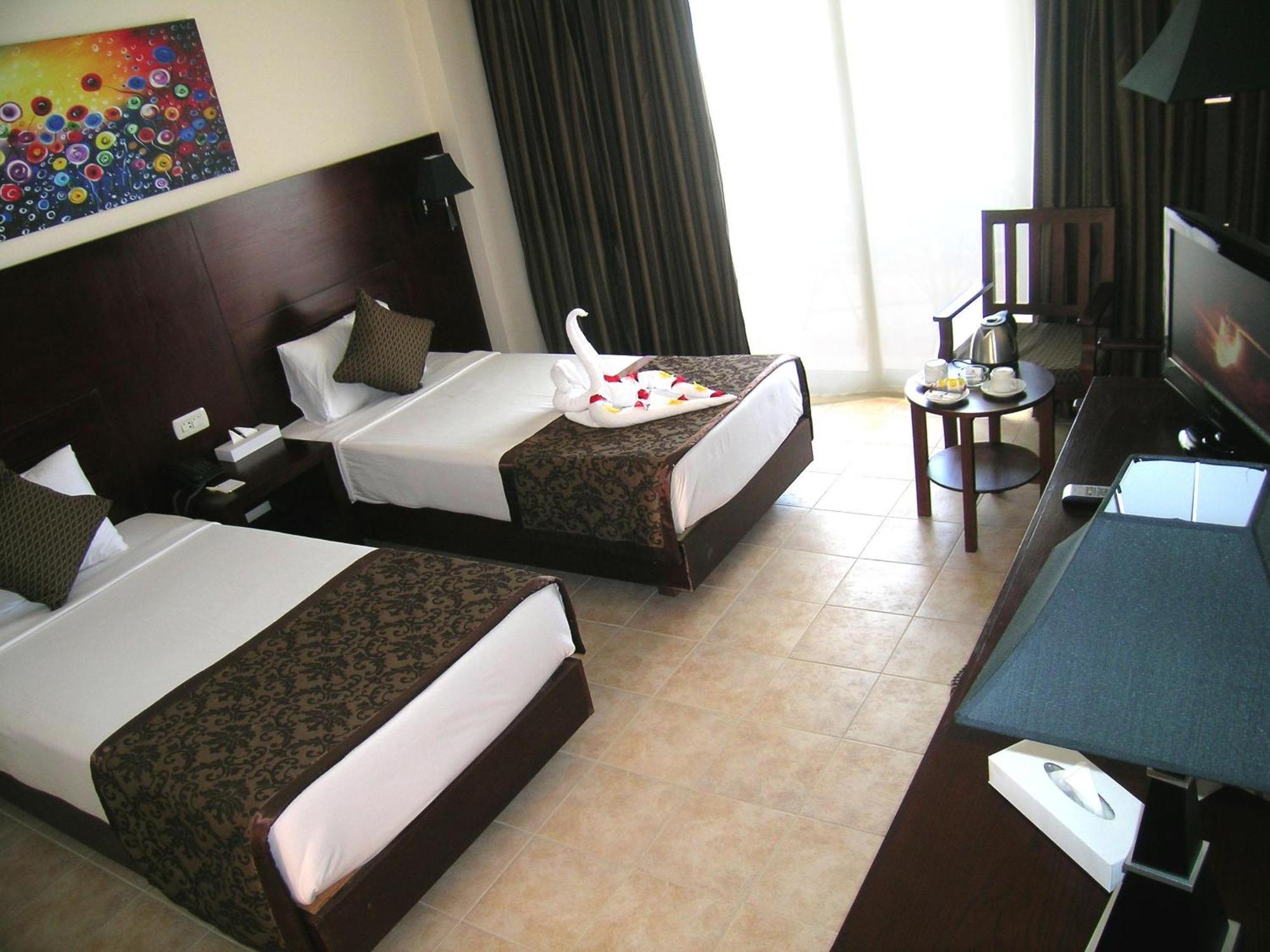 Royal Brayka Beach Resort อาบูดาบับ ภายนอก รูปภาพ