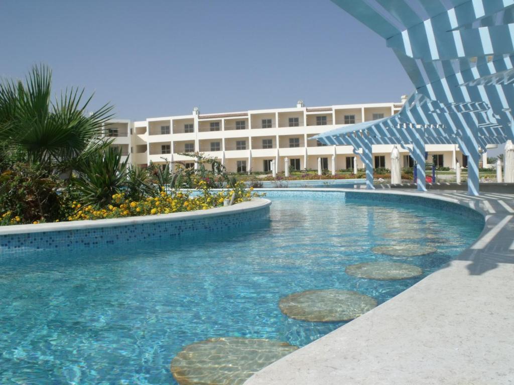 Royal Brayka Beach Resort อาบูดาบับ ภายนอก รูปภาพ