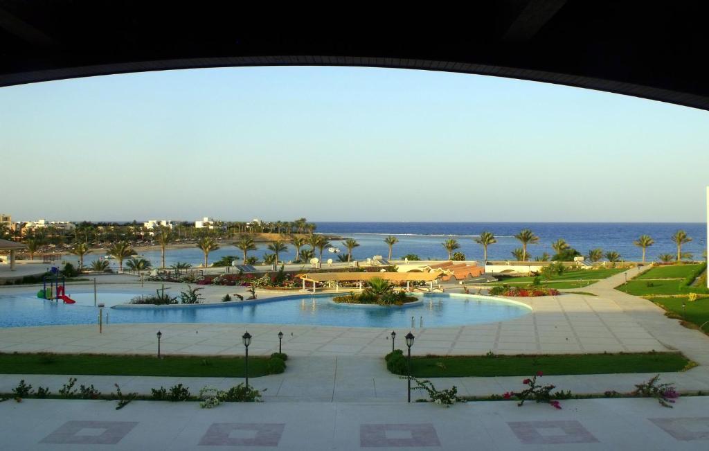 Royal Brayka Beach Resort อาบูดาบับ ภายนอก รูปภาพ